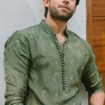 Baju koko warna sage dengan bordir motif bunga