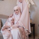 Mukena Renda Sarimbit Selebriti Ririn Ekawati