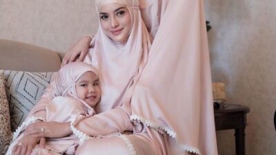 Mukena Renda Sarimbit Selebriti Ririn Ekawati