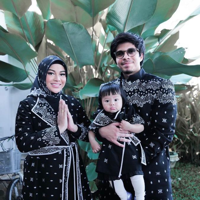 Inspirasi Baju Lebaran Aurel Hermansyah