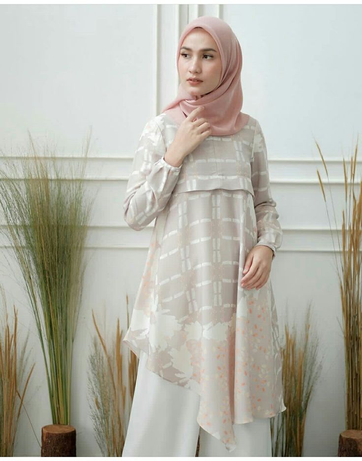 Tunik ini menggunakan Charisma kain printing