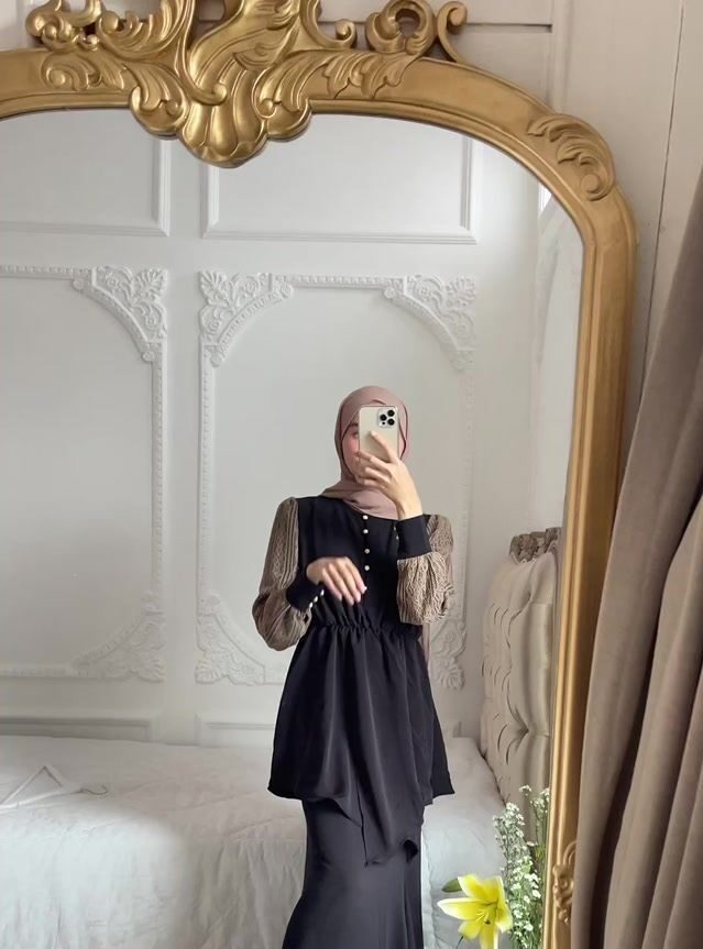 Tunik casual menggunakan aksen renda