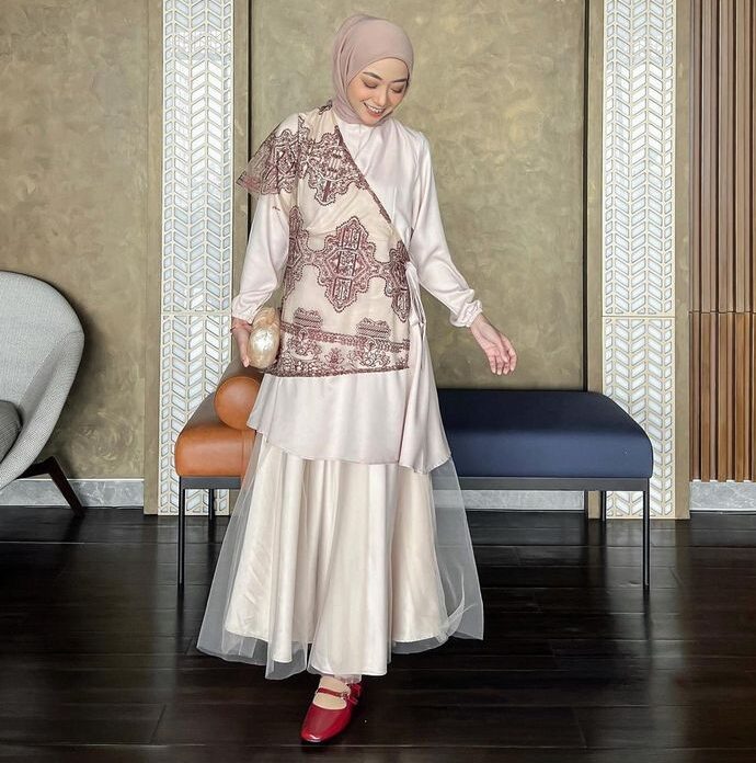 Gamis Polos Kombinasi Tile Bermotif Batik untuk Lebaran, Berpesta dan Bridesmaid