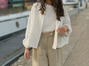 Pakaian sehari-hari yang nyaman dengan tampilan yang simple dan elegan