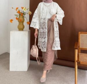 outer brokat berwarna putih